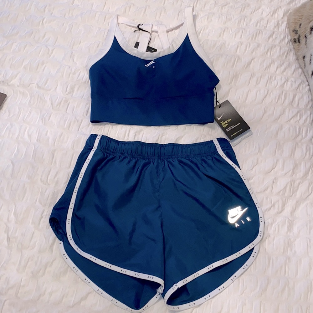 NIKE SPORTSWEAR NSW SPORTS BRA & DRI-FIT SHORT SET